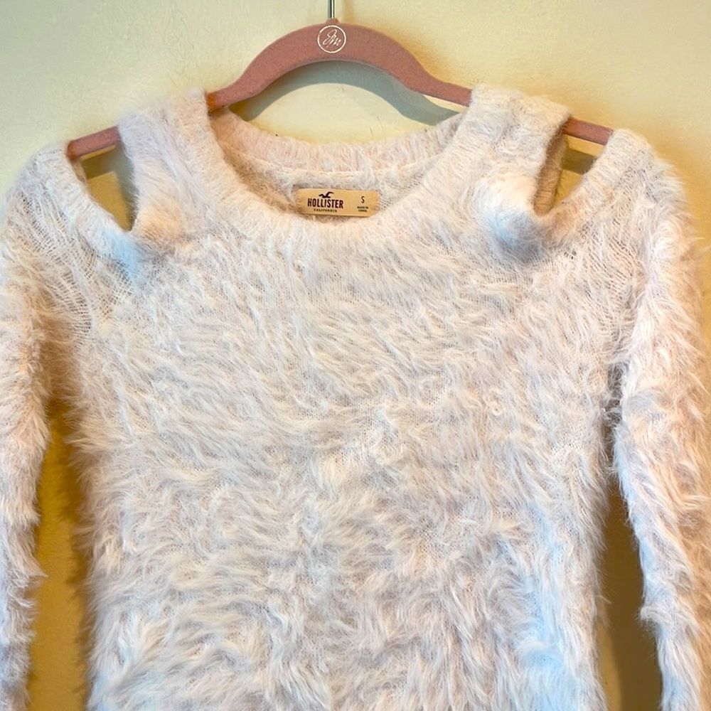 Hollister White Fuzzy Cold Shoulder Sweater Size Small - Picture 2 of 4